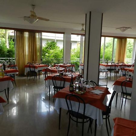 Hotel Ville De Paris Riccione Eksteriør billede