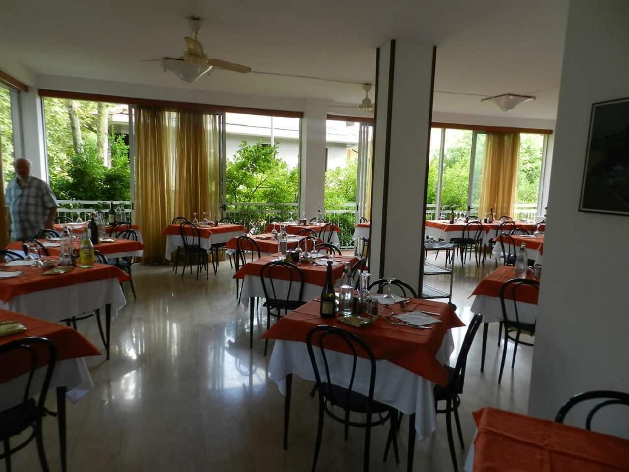 Hotel Ville De Paris Riccione Eksteriør billede