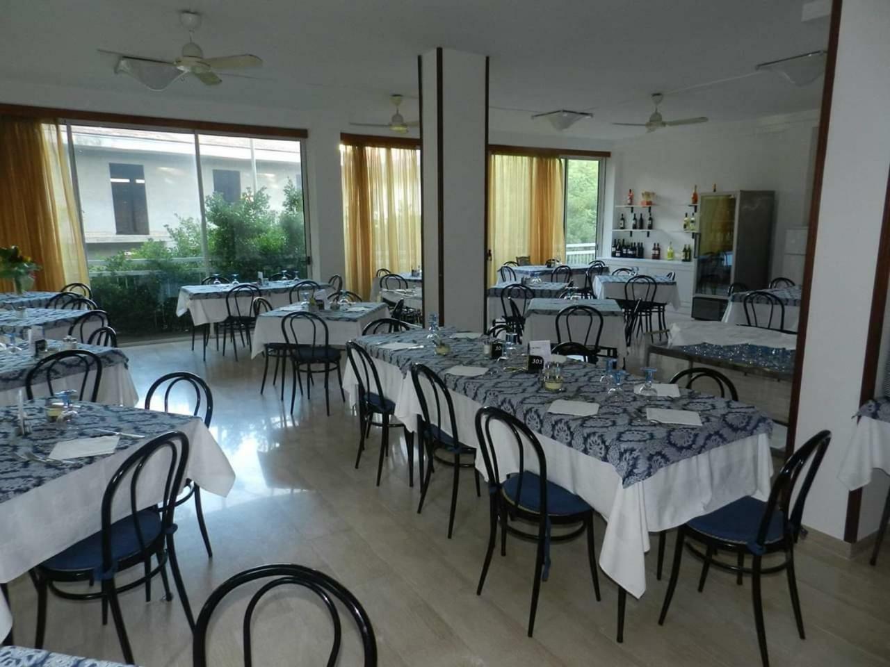 Hotel Ville De Paris Riccione Eksteriør billede