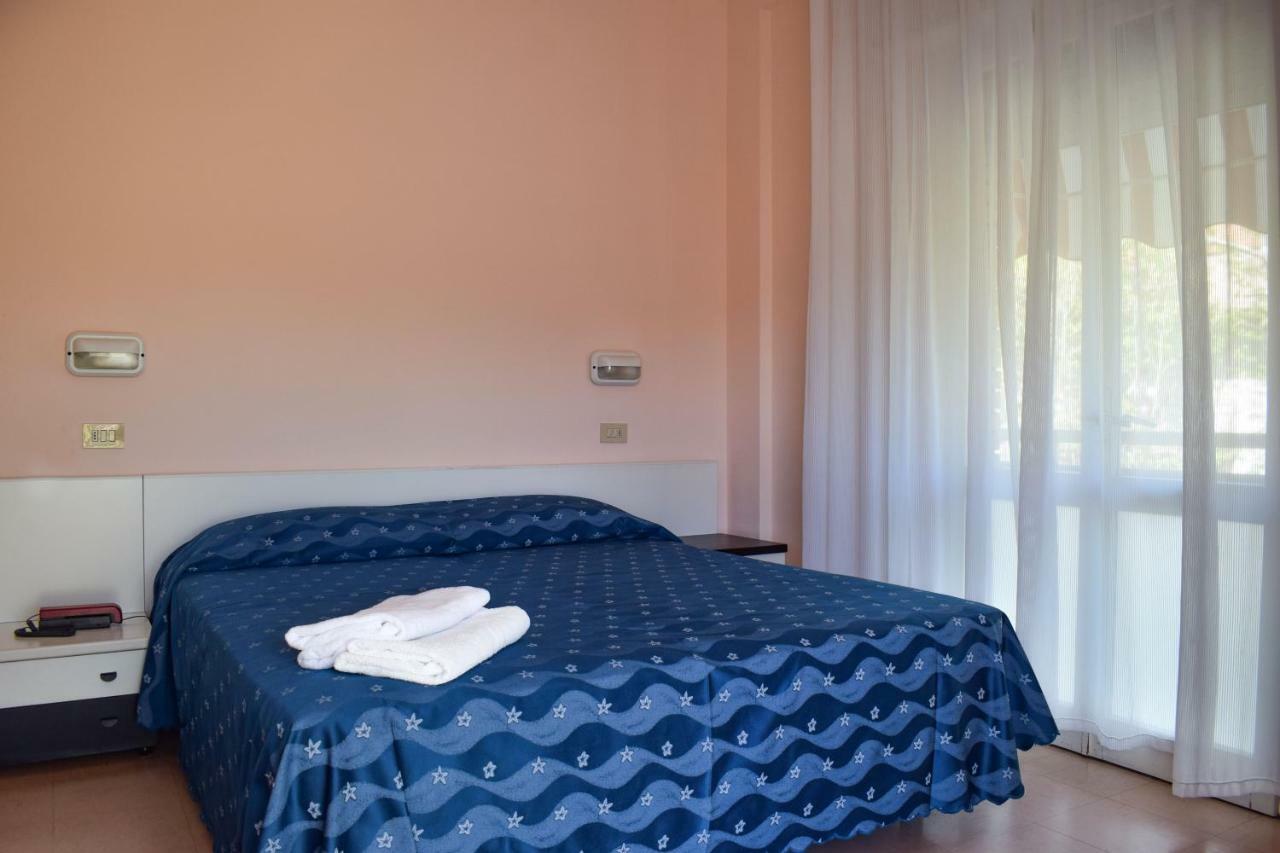 Hotel Ville De Paris Riccione Eksteriør billede