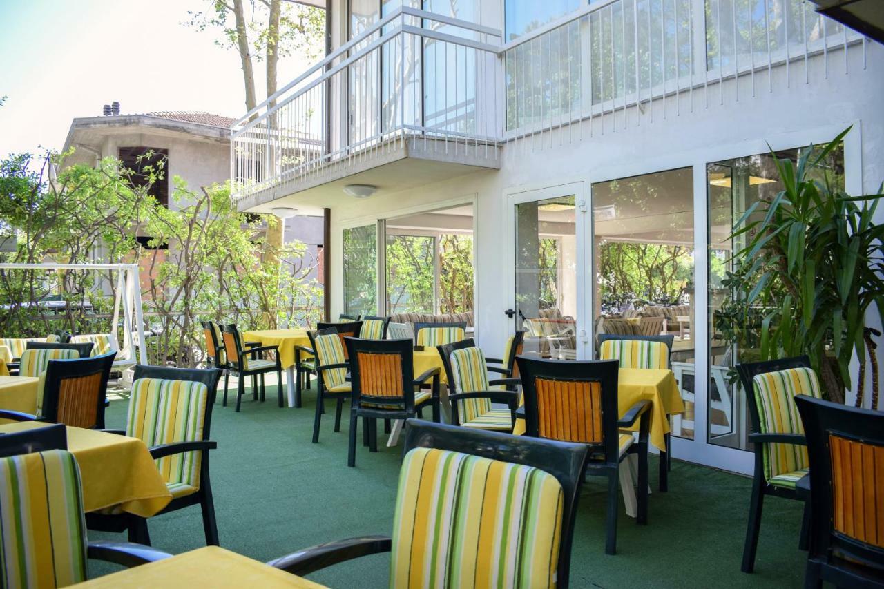 Hotel Ville De Paris Riccione Eksteriør billede