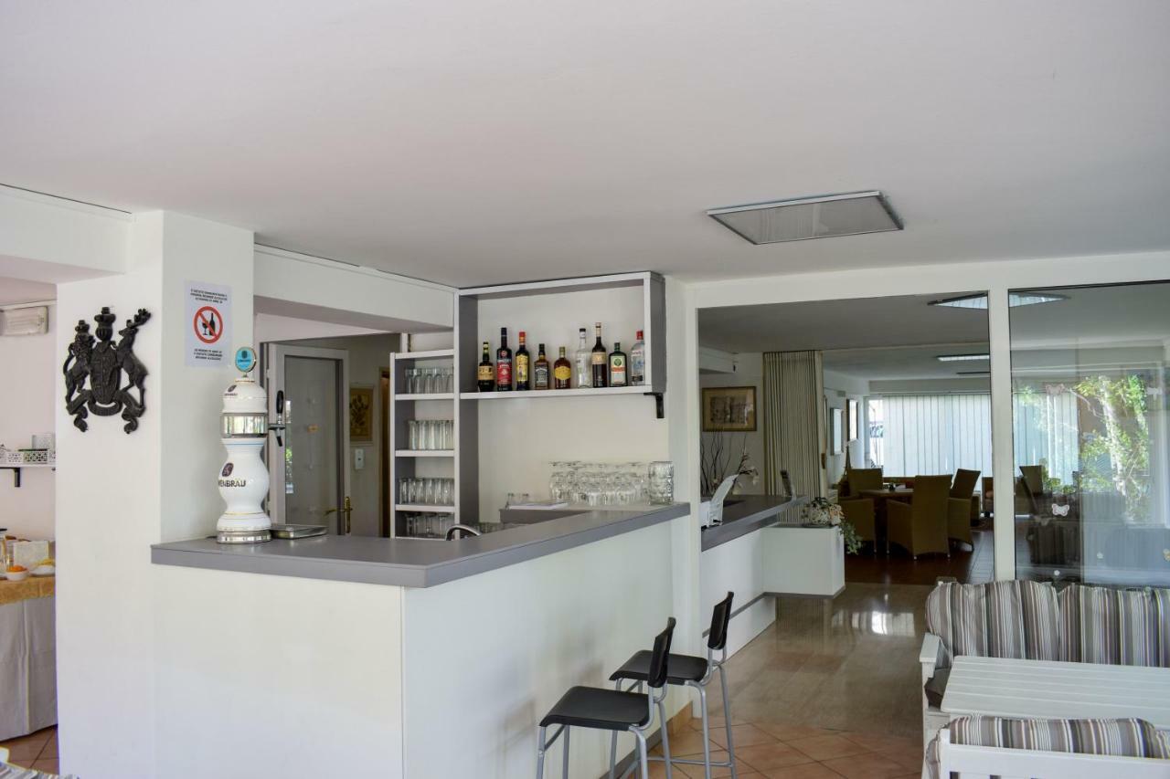 Hotel Ville De Paris Riccione Eksteriør billede